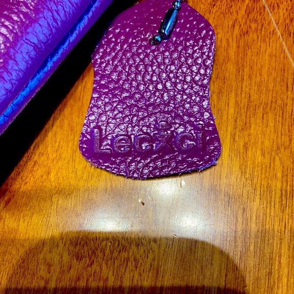 NEW Purple Lecxci Leather crossbody with multiple inside pockets - Picture 3 of 6